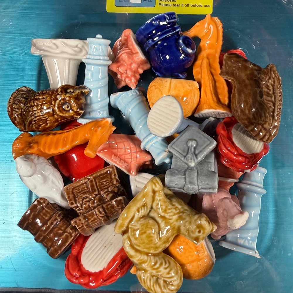 Wade Whimsies Red Rose Tea Figurines Lot 25pc Porcelain England Vintage Mixed